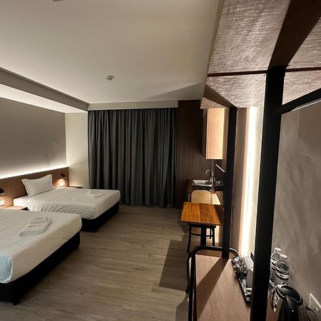 Roxy Hotel Aiman Kuching Exterior photo